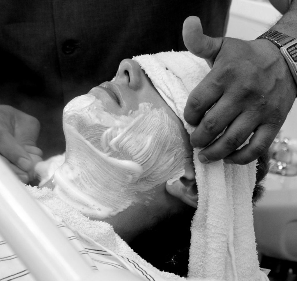 How to shave with a straight razor