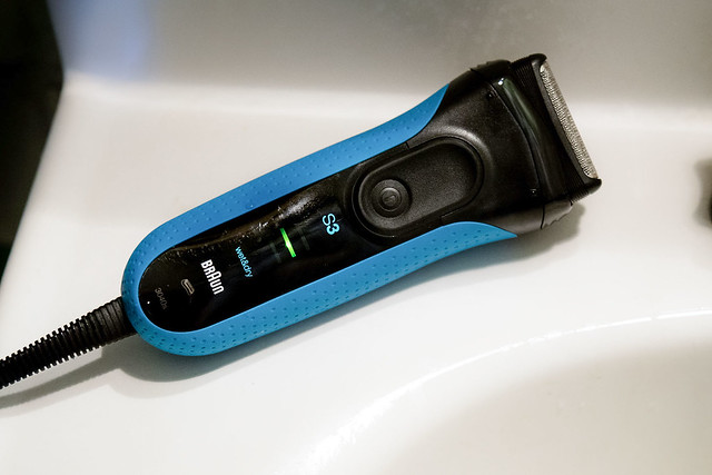 electric razor 