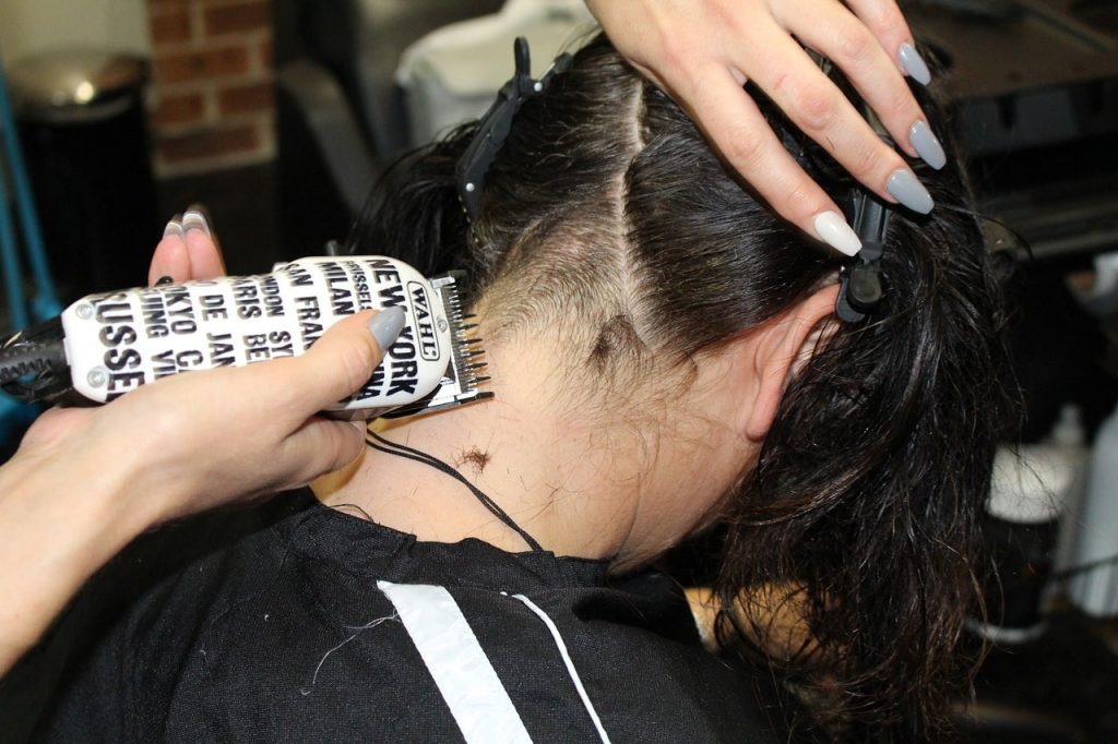 cutting hair using clipper