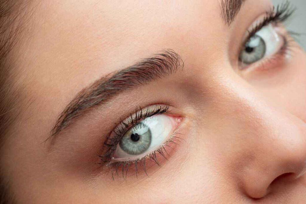 Castor oil for eyebrow growth